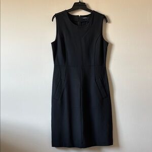 Lands’ End sleeveless little black dress with pockets, round neck size 6